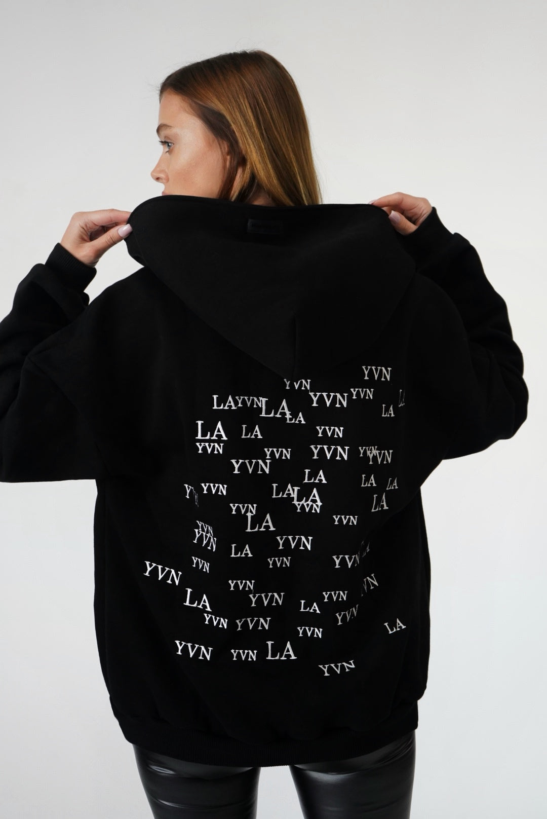 Women "LA-YVN" Hoodie Black