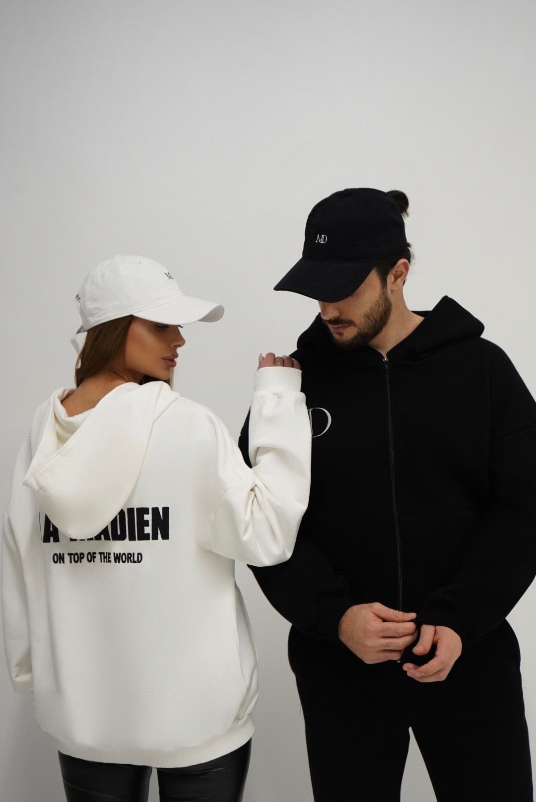 Unisex "LA MADIEN" zip-up Hoodie - White